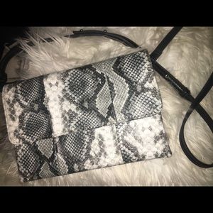 SNAKESKIN CLUTCH